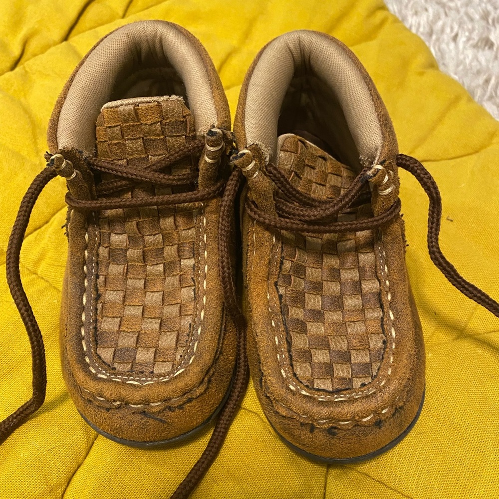Toddler size 5 twister booties